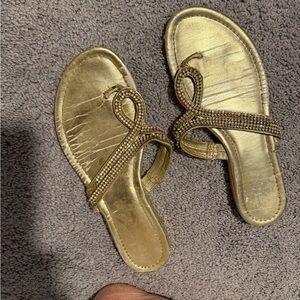 Elegant Gold Sandals with Rhinestone Detailing